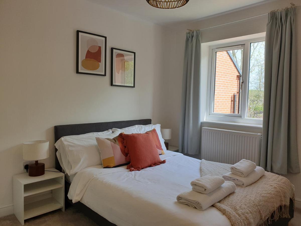 Cheerful 1 Private Room-Ensuite With Free Parking Silverdale  Exterior photo
